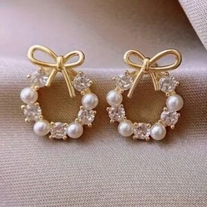 Gold Rhinestone Wreath Pearl Earrings